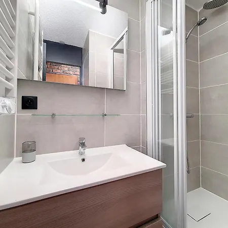Apartment Lumineux 4 Pers. Aux Menuires Avec Acces Pistes Et Balcon